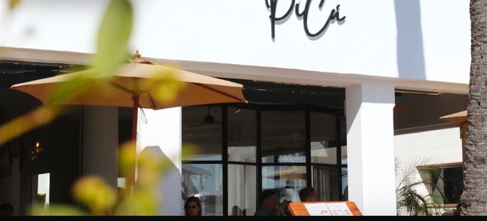 Fachada de Picú con su terraza